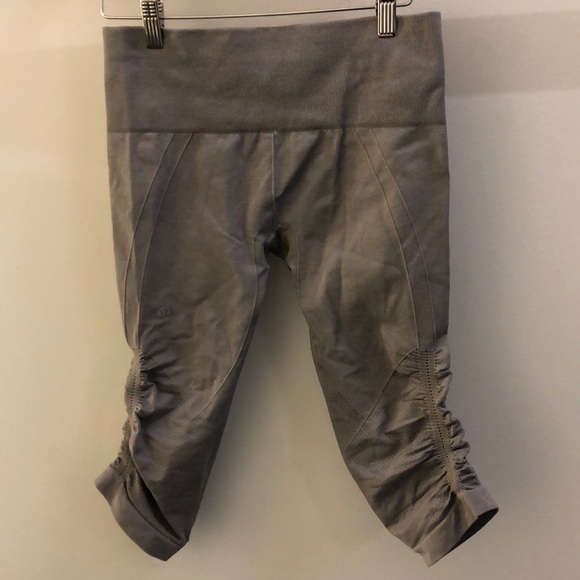 lululemon athletica Pants - Lululemon gray Ebb and Flow legging, sz 6, 69020 lululemon athletica Pants - Lululemon gray Ebb and Flow legging, sz 6, 69020